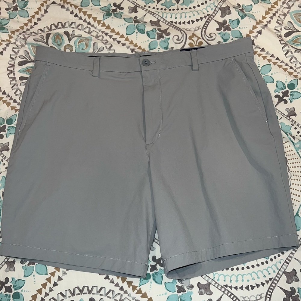 Vineyard Vines, Mens gray shorts